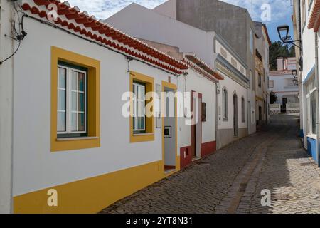 Vecchie case nei vicoli di Odeceixe nell'Algarve, Portogallo. Foto Stock