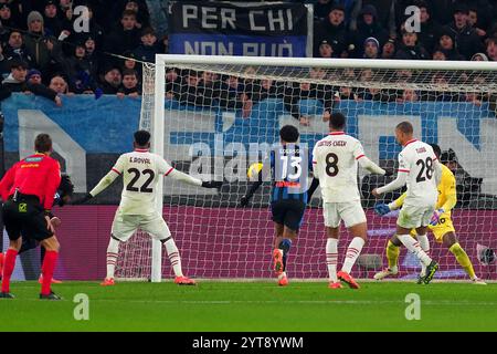 Bergamo, Italia. 6 dicembre 2024. AtalantaÕs Ademola Lookman segna 2-1 gol durante la partita di calcio di serie A tra Atalanta e AC Millan allo Stadio Gewiss di Bergamo, Italia settentrionale - venerdì 6 dicembre 2024. Sport - calcio . (Foto di Spada/Lapresse) credito: LaPresse/Alamy Live News Foto Stock