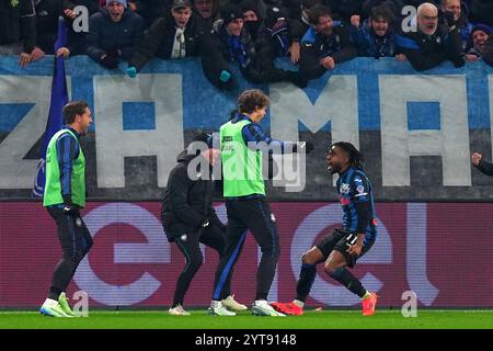 Bergamo, Italia. 6 dicembre 2024. AtalantaÕs Ademola Lookman festeggia dopo aver segnato 2-1 punti durante la partita di calcio di serie A tra l'Atalanta e l'AC Millan allo Stadio Gewiss di Bergamo - venerdì 6 dicembre 2024. Sport - calcio . (Foto di Spada/Lapresse) credito: LaPresse/Alamy Live News Foto Stock