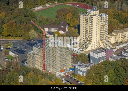 Vista aerea, RUB Ruhr-Universität Bochum, grattacielo Unicenter, cantiere con impalcatura all'Unicenter, Waldschule elementare sch Foto Stock