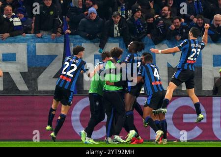 Bergamo, Italia. 6 dicembre 2024. AtalantaÕs Ademola Lookman festeggia dopo aver segnato 2-1 punti durante la partita di calcio di serie A tra l'Atalanta e l'AC Millan allo Stadio Gewiss di Bergamo - venerdì 6 dicembre 2024. Sport - calcio . (Foto di Spada/Lapresse) credito: LaPresse/Alamy Live News Foto Stock