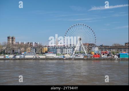 Zona fieristica sulle rive del Reno a Deutz Foto Stock