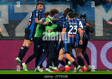 Bergamo, Italia. 6 dicembre 2024. AtalantaÕs Ademola Lookman festeggia dopo aver segnato 2-1 punti durante la partita di calcio di serie A tra l'Atalanta e l'AC Millan allo Stadio Gewiss di Bergamo - venerdì 6 dicembre 2024. Sport - calcio . (Foto di Spada/Lapresse) credito: LaPresse/Alamy Live News Foto Stock