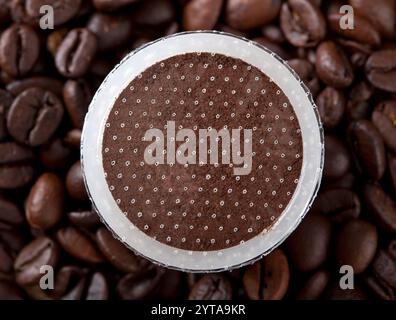 Le cialde di caffè in chicchi di caffè sfondo Foto Stock