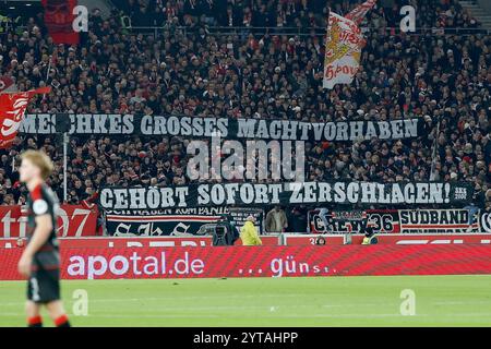 Stoccarda, Ger. 6 dicembre 2024. Bild: V.l. Banner, Plakat, fans, Protestbanner der Stuttgarter fan gegen Meschke. 06.12.2024, Fussball, Bundesliga, VfB Stoccarda - 1. LE NORMATIVE FC UNION BERLIN, GER, STUTTGART, MHPARENA, DFL VIETANO QUALSIASI USO DI FOTOGRAFIE COME SEQUENZE DI IMMAGINI E/O QUASI-VIDEO. Credito: HMB Media/Alamy Live News Foto Stock