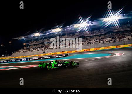 Abu Dhabi, Emirati Arabi Uniti. 6 dicembre 2024. Scommetti il pilota finlandese del team di F1 Valterri Bottas visto durante le prove libere due sul circuito Yas Marina per il Gran Premio di Formula uno di Abu Dhabi. Credito: SOPA Images Limited/Alamy Live News Foto Stock