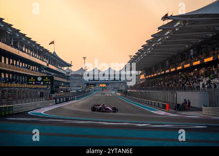 Abu Dhabi, Emirati Arabi Uniti. 6 dicembre 2024. Il pilota francese del BWT Alpine F1 Team Pierre Gasly durante le prove libere due sul circuito di Yas Marina per il Gran Premio di Formula 1 di Abu Dhabi. Credito: SOPA Images Limited/Alamy Live News Foto Stock