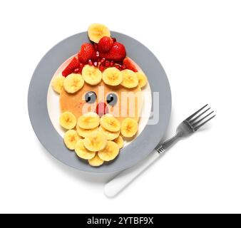 Piatto con pancake a forma di Babbo Natale su sfondo bianco Foto Stock