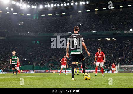 Zeno Debast durante la partita della Liga Portogallo tra squadre dello Sporting CP e CD Santa Clara all'Estadio Jose Alvalade (Maciej Rogowski) Foto Stock