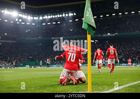 Vinicius Lopes festeggia dopo aver segnato un gol durante la partita della Liga Portugal tra le squadre dello Sporting CP e del CD Santa Clara all'Estadio Jose Alvalade (Mac Foto Stock