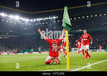 Vinicius Lopes festeggia dopo aver segnato un gol durante la partita della Liga Portugal tra le squadre dello Sporting CP e del CD Santa Clara all'Estadio Jose Alvalade (Mac Foto Stock