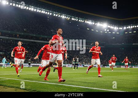 Vinicius Lopes festeggia dopo aver segnato un gol durante la partita della Liga Portugal tra le squadre dello Sporting CP e del CD Santa Clara all'Estadio Jose Alvalade (Mac Foto Stock