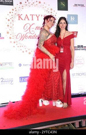 Kate Merlan mit Schwester Catalina Merlan beim Katy S X-mas Wonderland Event von Kate Merlan in der Villa BoisserÃ e. Köln, 06.12.2024 *** Kate Merlan con sorella Catalina Merlan all'evento Katy S X mas Wonderland di Kate Merlan a Villa BoisserÃ e Colonia, 06 12 2024 foto:Xn.xKubelkax/xFuturexImagex katy 4206 Foto Stock