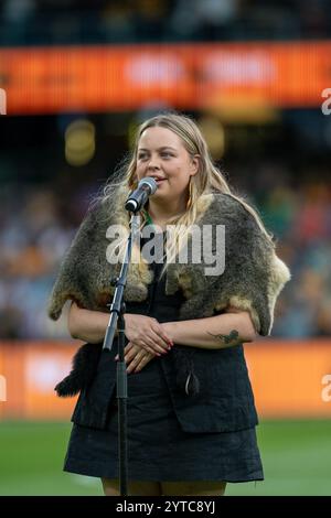 Geelong, Australia. 7 dicembre 2024. Geelong, Australia, 7 dicembre 2024: Un Welcome to Country viene eseguito durante l'amichevole internazionale tra Australia e Taipei cinese allo stadio GMHBA di Geelong, Australia. (NOE Llamas/SPP) credito: SPP Sport Press Photo. /Alamy Live News Foto Stock