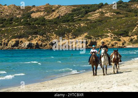 FRANCIA. HAUTE-CORSE (2B) DESERTO DI AGRIATES. EQUITAZIONE CON L'ARBO VALLEY EQUESTRIAN CLUB VICINO ALLA SPIAGGIA DI OSTRICONI. Foto Stock