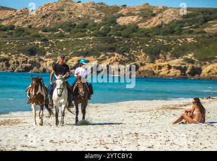 FRANCIA. HAUTE-CORSE (2B) DESERTO DI AGRIATES. EQUITAZIONE CON L'ARBO VALLEY EQUESTRIAN CLUB VICINO ALLA SPIAGGIA DI OSTRICONI. Foto Stock