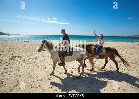 FRANCIA. HAUTE-CORSE (2B) DESERTO DI AGRIATES. EQUITAZIONE CON L'ARBO VALLEY EQUESTRIAN CLUB VICINO ALLA SPIAGGIA DI OSTRICONI. Foto Stock