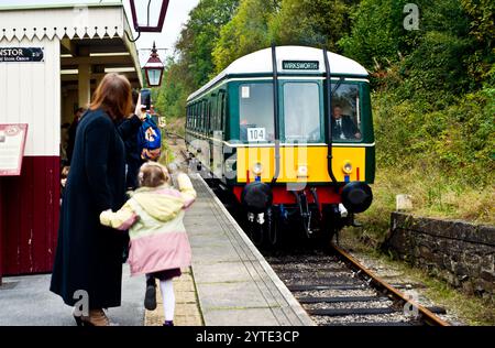 Treno navetta alla stazione di Wirksworth, Ecclesbourne Valley Railway, Derbyshire, Inghilterra Foto Stock