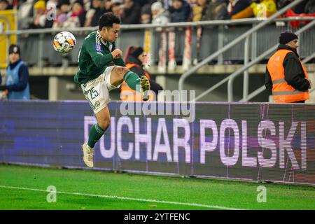 Lodz, Polonia. 5 dicembre 2024. Ryoya Morishita del Legia visto in azione durante la partita di Coppa di Polonia tra LKS Lodz e Legia Warszawa allo stadio municipale di Wladyslaw Krol. Punteggio finale; LKS Lodz 0:3 Legia Warszawa. (Foto di Mikolaj Barbanell/SOPA Images/Sipa USA) credito: SIPA USA/Alamy Live News Foto Stock