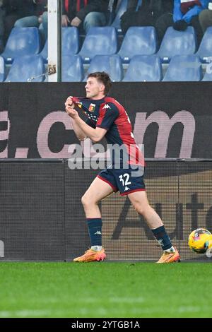 Genova, Italia. 7 dicembre 2024. Morten Frendrup del Genoa discute durante la partita di calcio di serie A tra Genova e Torino allo Stadio Luigi Ferraris di Genova, Italia - sabato 7 dicembre 2024. Sport - calcio . (Foto di Tano Pecoraro/Lapresse) credito: LaPresse/Alamy Live News Foto Stock