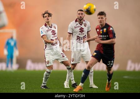 Genova, Italia. 7 dicembre 2024. Samuele Ricci del Torino combatte per il pallone con il Genoa Morten Frendrup durante la partita di calcio di serie A tra Genova e Torino allo Stadum Luigi Ferraris di Genova, 7 dicembre 2024. Sport - calcio ESCLUSIVO TORINO FC (foto di Fabio Ferrari/LaPresse) credito: LaPresse/Alamy Live News Foto Stock