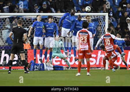 Genk, Belgio. 7 dicembre 2024. Genk's Bryan Heynen, Genk's Nicolas Sattlberger, Genk's Tolu Toluwalase Arokodare, Genk's Mujaid Sadick e Genk's Matte Smets ritratti durante una partita di calcio tra KRC Genk e KV Kortrijk, sabato 07 dicembre 2024 a Genk, il giorno 17 della stagione 2024-2025 della prima divisione belga della 'Jupiler Pro League' champiosnhip. BELGA FOTO JOHAN EYCKENS credito: Belga News Agency/Alamy Live News Foto Stock