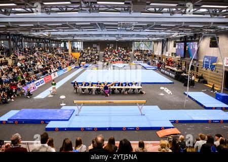 7 dicembre 2024, Saarland, Saarbrücken: Ginnastica: DTL Final 2024, Women, Joachim-Deckarm-Halle, Saarbrücken. Panoramica del Joachim-Deckarm-Halle. Foto: Tom Weller/dpa Foto Stock