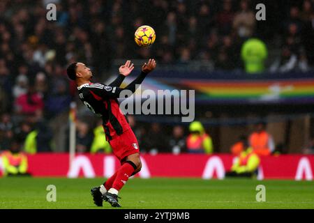 Kenny Tete of Fulham - Tottenham Hotspur V Fulham, Premier League, Tottenham Hotspur Stadium, Londra, Regno Unito - 1 dicembre 2024 solo uso editoriale - si applicano restrizioni DataCo Foto Stock