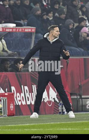 Salisburgo, Austria. 7 dicembre 2024. SALISBURGO, AUSTRIA - 7 DICEMBRE: Capo allenatore Pepijn Lijnders di Salisburgo durante la partita di Admiral Bundesliga tra il Red Bull Salzburg e il SK Rapid Wien alla Red Bull Arena il 7 dicembre 2024 a Salisburgo, Austria. 241207 SEPA 26 002 - 20241207 PD8374 credito: APA-PictureDesk/Alamy Live News Foto Stock