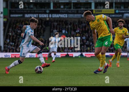 Ben Doak di Middlesborough affronta Callum Doyle di Norwich City - Norwich City contro Middlesbrough, Sky Bet Championship, Carrow Road, Norwich, UK - 27 ottobre 2024 solo uso editoriale - si applicano restrizioni DataCo Foto Stock