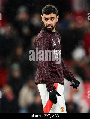 Bruno Fernandes del Manchester United durante il riscaldamento pre-partita in vista della partita di Premier League Manchester United vs Nottingham Forest a Old Trafford, Manchester, Regno Unito, 7 dicembre 2024 (foto di Craig Thomas/News Images) Foto Stock