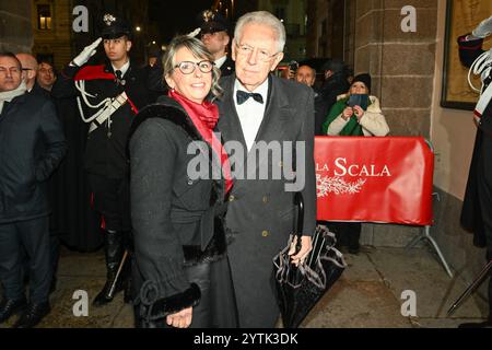 Milano, Italia. 7 dicembre 2024. Milano, prima della Scala. Serata inaugurale con l'opera la Credit: Agenzia fotografica indipendente/Alamy Live News Foto Stock