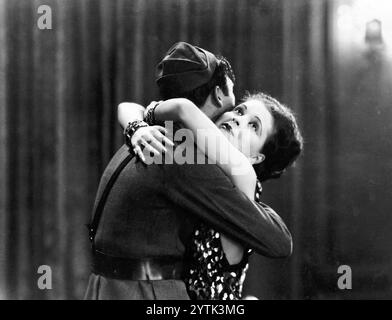 Buddy Rogers e Clara Bow in Wings (Paramount, 1927) foto pubblicitaria Foto Stock