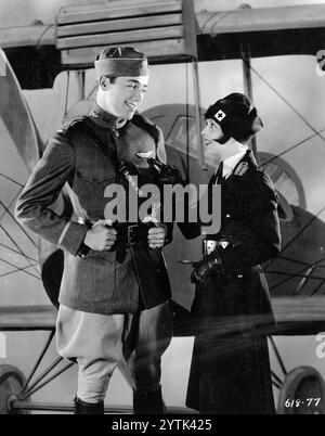 Wings (Paramount, 1927) Clara Bow e Charles 'Buddy' Rogers, foto pubblicitaria Foto Stock