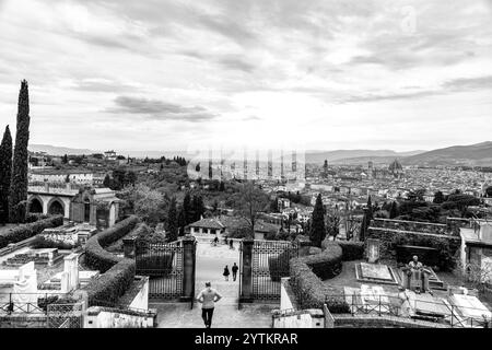 Firenze, 6 aprile 2022: Il Cimitero delle Porte Sante è un cimitero monumentale di Firenze situato all'interno del fortif Foto Stock