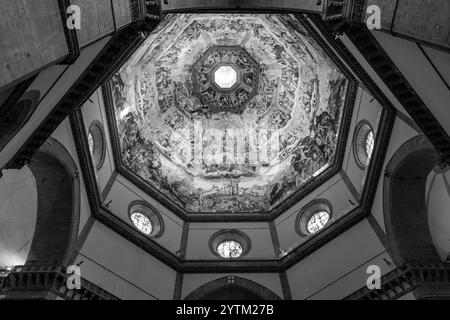 Firenze, Italia - 6 aprile 2022: Dettaglio interno dal Duomo di Firenze, Cattedrale di Santa Maria del Fiore a Firenze. L'edificio era Foto Stock