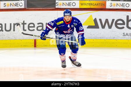 Kloten, Svizzera, 17 novembre 2024: #4 David Lekic, difensore EHC Kloten U20-Elit Team. (Foto di Andreas Haas/dieBildmanufaktur) Foto Stock