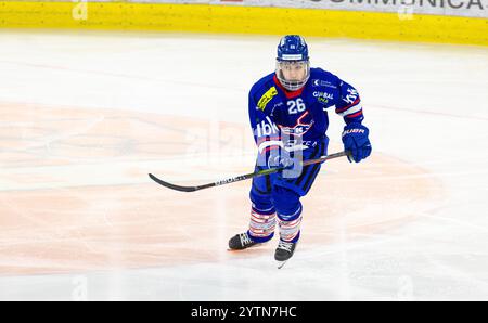 Kloten, Svizzera, 17 novembre 2024: #26 Stefan Rozic, difensore EHC Kloten U20-Elit Team. (Foto di Andreas Haas/dieBildmanufaktur) Foto Stock