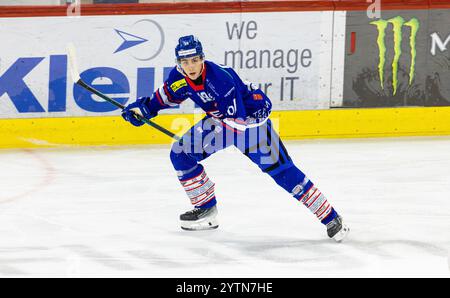 Kloten, Svizzera, 17 novembre 2024: #19 Mattia Grimm, attaccante EHC Kloten U20-Elit Team. (Foto di Andreas Haas/dieBildmanufaktur) Foto Stock