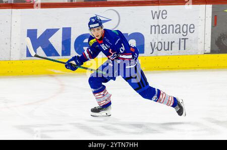 Kloten, Svizzera, 17 novembre 2024: #19 Mattia Grimm, attaccante EHC Kloten U20-Elit Team. (Foto di Andreas Haas/dieBildmanufaktur) Foto Stock