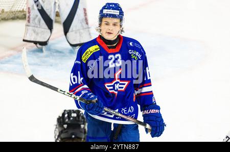 Kloten, Svizzera, 17 novembre 2024: #23 Dags Terauds, attaccante EHC Kloten U20-Elit Team. (Foto di Andreas Haas/dieBildmanufaktur) Foto Stock