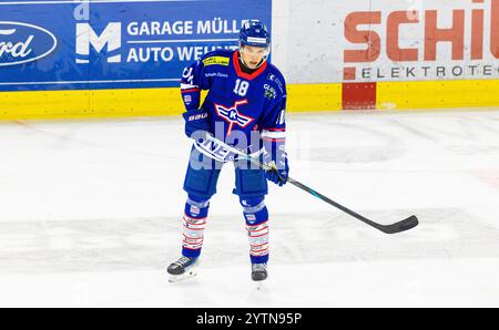 Kloten, Svizzera, 24 novembre 2024: #18 Sören Aebi, attaccante EHC Kloten U20-Elit Team. (Foto di Andreas Haas/dieBildmanufaktur) Foto Stock