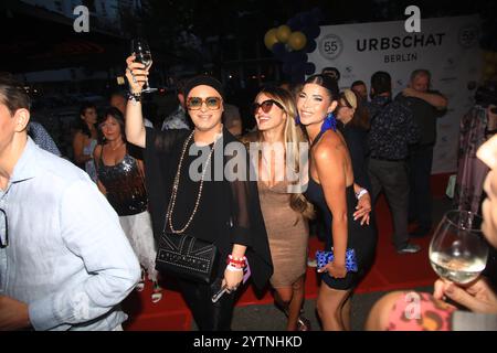 Micaela Schaefer e Julian. FM Stoeckel beim riunire anlässlich des Jubiläums 55 Jahre Fotostudio Urbschat am Kurfürstendamm im Fotostudio Urbschat. Berlino, 04.09.2024 Berlino *** Micaela Schaefer e Julian FM Stoeckel all'incontro in occasione del 55° anniversario di Fotostudio Urbschat on Kurfürstendamm presso Fotostudio Urbschat Berlin, 04 09 2024 Berlino Copyright: XMatthiasxWehnertx Foto Stock