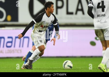 Liegi, Belgio. 7 dicembre 2024. Joel Chima Fujita di STVV raffigurato in azione durante una partita di calcio tra KAA Gent e STVV, sabato 07 dicembre 2024 a Gent, il giorno 17 della stagione 2024-2025 della prima divisione della "Jupiler Pro League" del champiosnhip belga. BELGA FOTO JILL DELSAUX credito: Belga News Agency/Alamy Live News Foto Stock