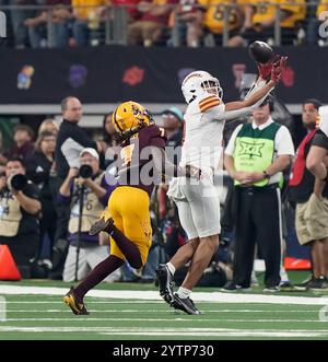 Arlington, Stati Uniti. 7 dicembre 2024. Il wide receiver dello stato dell'Iowa JAYDEN HIGGINS (9) riceve un passaggio durante la prima metà della partita del Big XII Championship tra gli Arizona State Sun Devils e gli Iowa State Cyclones il 7 dicembre 2024 all'AT&T Stadium di Arlington, Texas. (Foto di: Jerome Hicks/Sipa USA) credito: SIPA USA/Alamy Live News Foto Stock