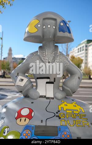 Madrid, Spagna. 7 dicembre 2024. La vista di una scultura a forma di figure del pittore Velázquez Las Menina è in mostra durante la mostra Meninas Madrid Gallery. 8 dicembre 2024 Spagna credito: SIPA USA/Alamy Live News Foto Stock