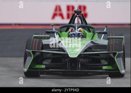 San Paolo, Brasile. 7 dicembre 2024. SP - SAO PAULO - 12/07/2024 - FORMULA e RACE - Sebastien Buemi, pilota del team Envision Racing, prima gara della tappa 2024/2025, circuito di strada al Sao Paulo Sambadrome, 7 dicembre 2024. Undicesima tappa della sua storia foto: Anderson Romao/AGIF credito: AGIF/Alamy Live News Foto Stock