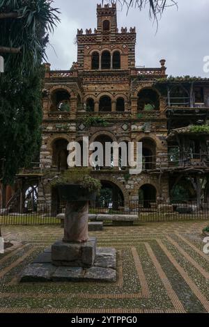 Facciata di Villa Comunale nel giardino pubblico Parco Florence Trevelyan, Taormina, Sicilia, Italia Foto Stock