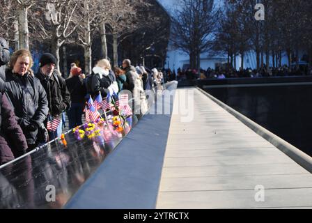 New York City, New York, USA - 07 dicembre 2024: Il 9/11 Memorial for the Victims dell'11 settembre 2001 e il bombardamento del World Trade Center del 1993. Foto Stock