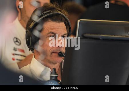 Yas Marina Circuit, Abu Dhabi, Emirati Arabi Uniti 7.dicembre 2024; Toto Wolff dell'Austria e Mercedes-AMG PETRONAS F1 Team durante il GP di Formula 1 di Abu Dhabi credito: Jay Hirano/AFLO/Alamy Live News Foto Stock